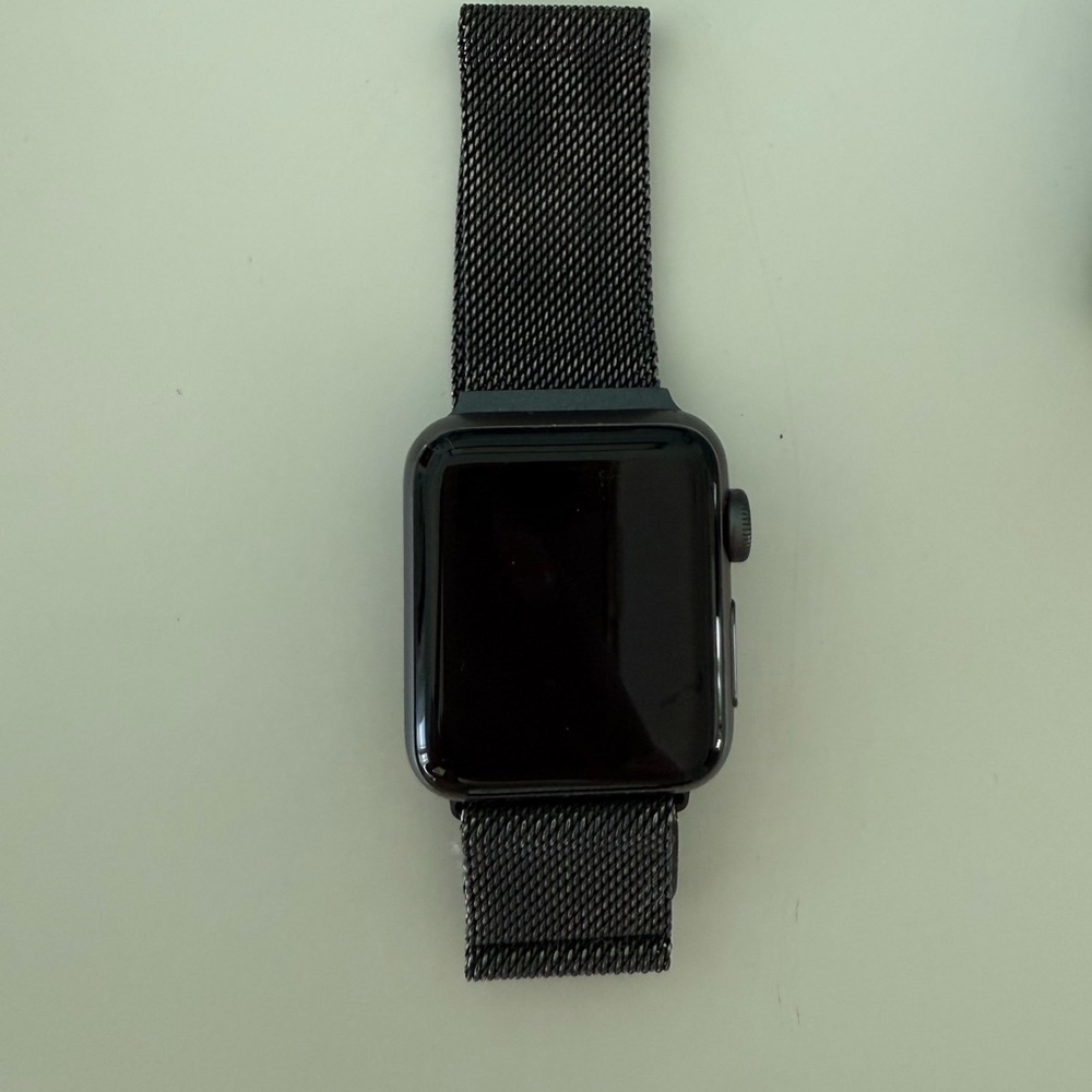 Black Apple Watch 3rd series with Metallic Band